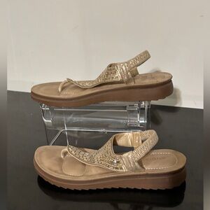 Elegant Women's Sandals in Gold by Aerosoles Size 8.5
